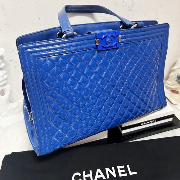 Authentic CHANEL 15C Limited Ed Bright Blue Diamond Quilt Patent Le Boy Tote Bag - Picture 14 of 15